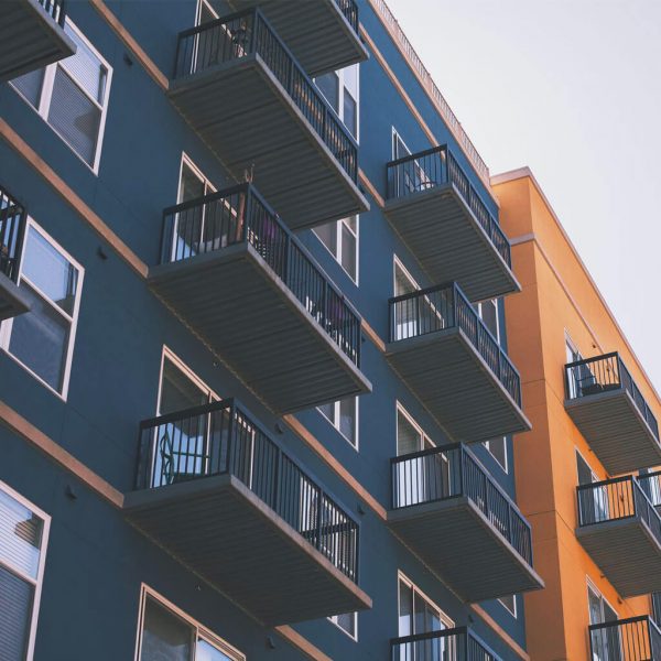 È valida la delibera se il cappotto termico restringe il balcone?